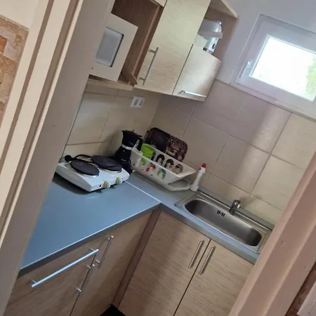 Sarkoezi Nyaralo Feriehus *